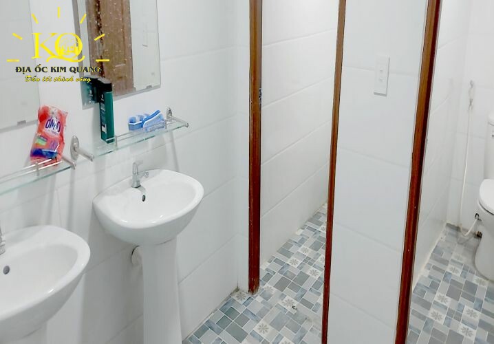 Văn phòng cho thuê TP Building toilet nữ 