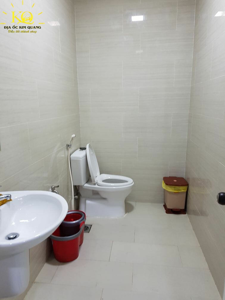 Toilet Nguyễn Thái Bình Building