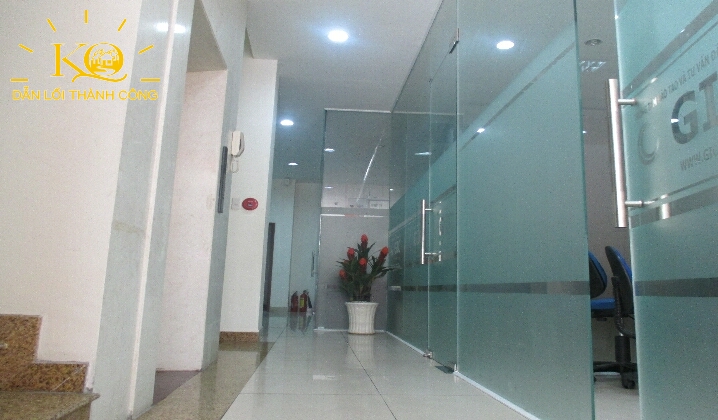 Hình chụp hành lang tòa nhà