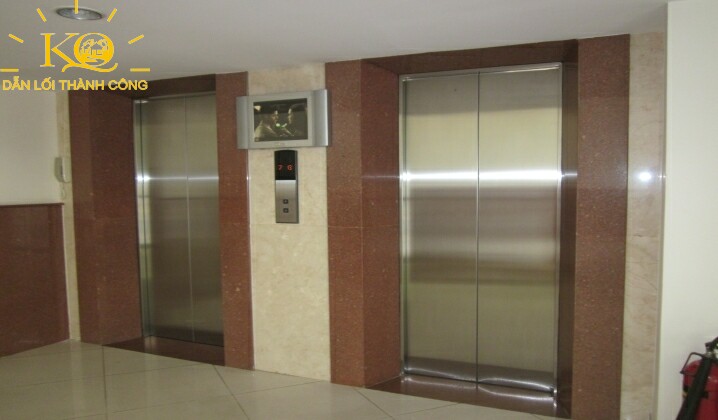 Hình chụp hệ thống thang máy 