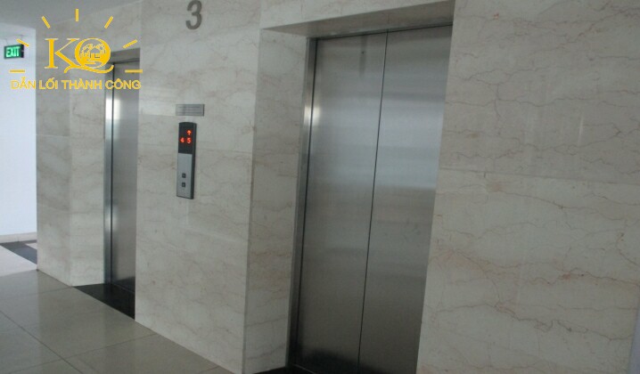  Hình chụp 2 thang máy