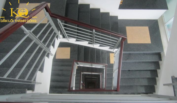 Hình chụp lối thang bộ