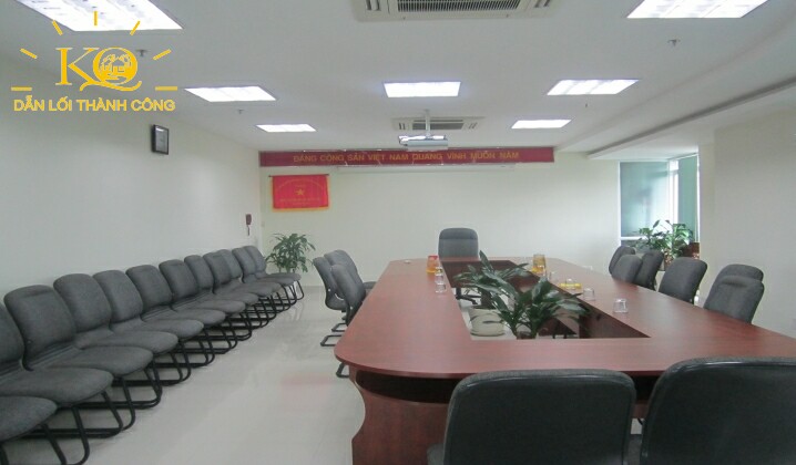 Hình chụp phòng họp PnCo building
